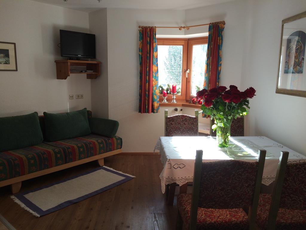 Zur Lieben Sonne Apartment Filzmoos Ruang foto